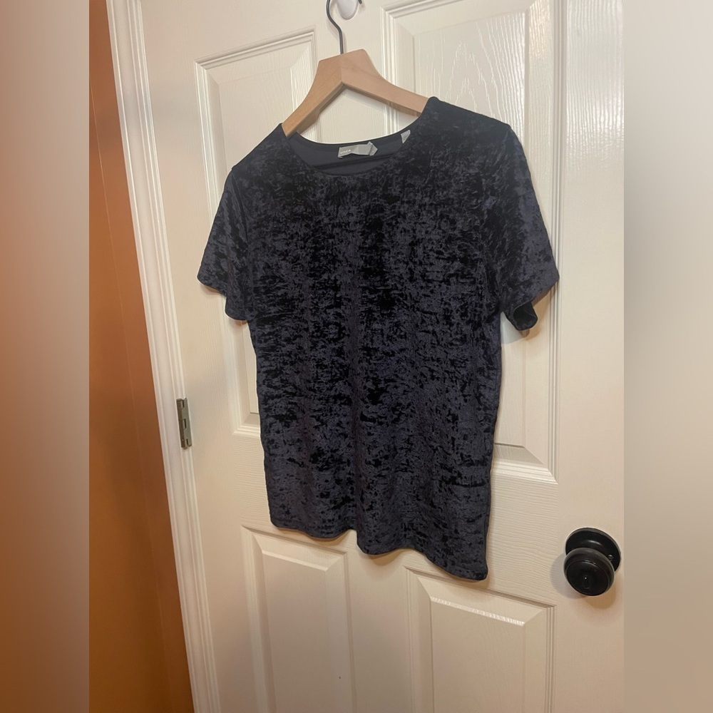 Vince Black Chic Velvet Top Size Medium - Picture 3 of 9